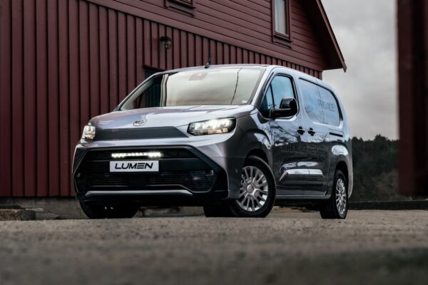 Lumen Toyota ProAce 2025+ grillkit (Lumen Helios Performance CS20)