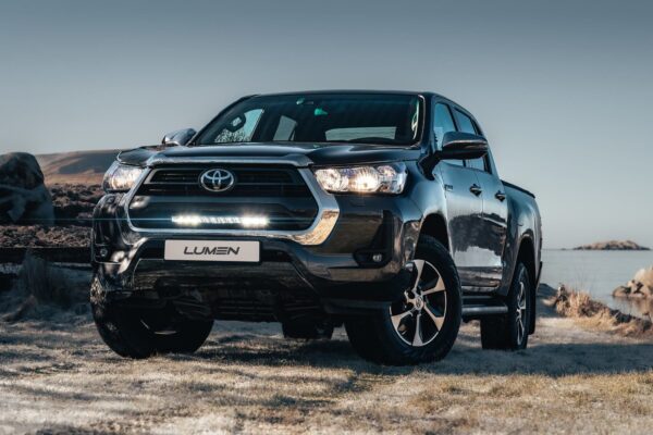 Lumen Toyota Hilux SR 2021+ grillkit (Lumen Helios Performance CS20)