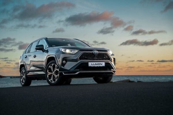 Lumen Toyota Rav4 Plugin-Hybrid grillkit (Lumen Helios Performance S20)