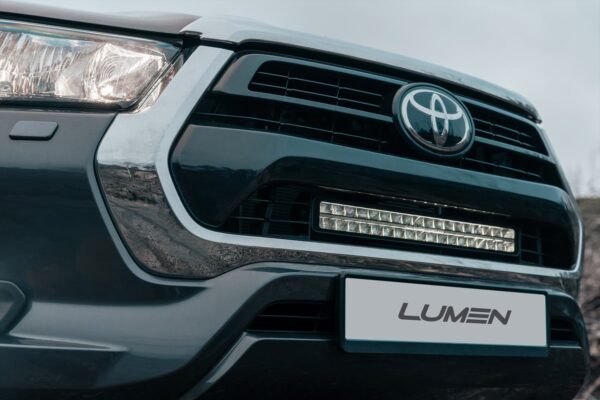 Lumen Toyota Hilux SR 2021+ grillkit (Lumen Helios DX20) - Bild 3