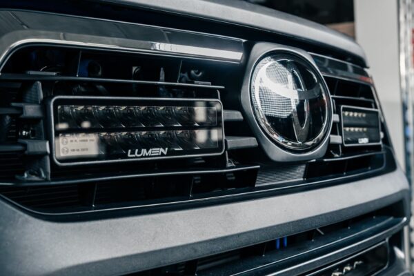 Lumen Toyota Hilux SR+ Invincible X grillkit (Lumen Helios SQ16 x 2) - Bild 5