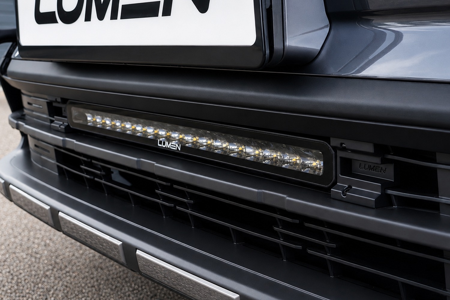 Lumen grillkit Toyota BZ4X Touring 26+ (Lumen Helios S20 Slim Performance) - Bild 2